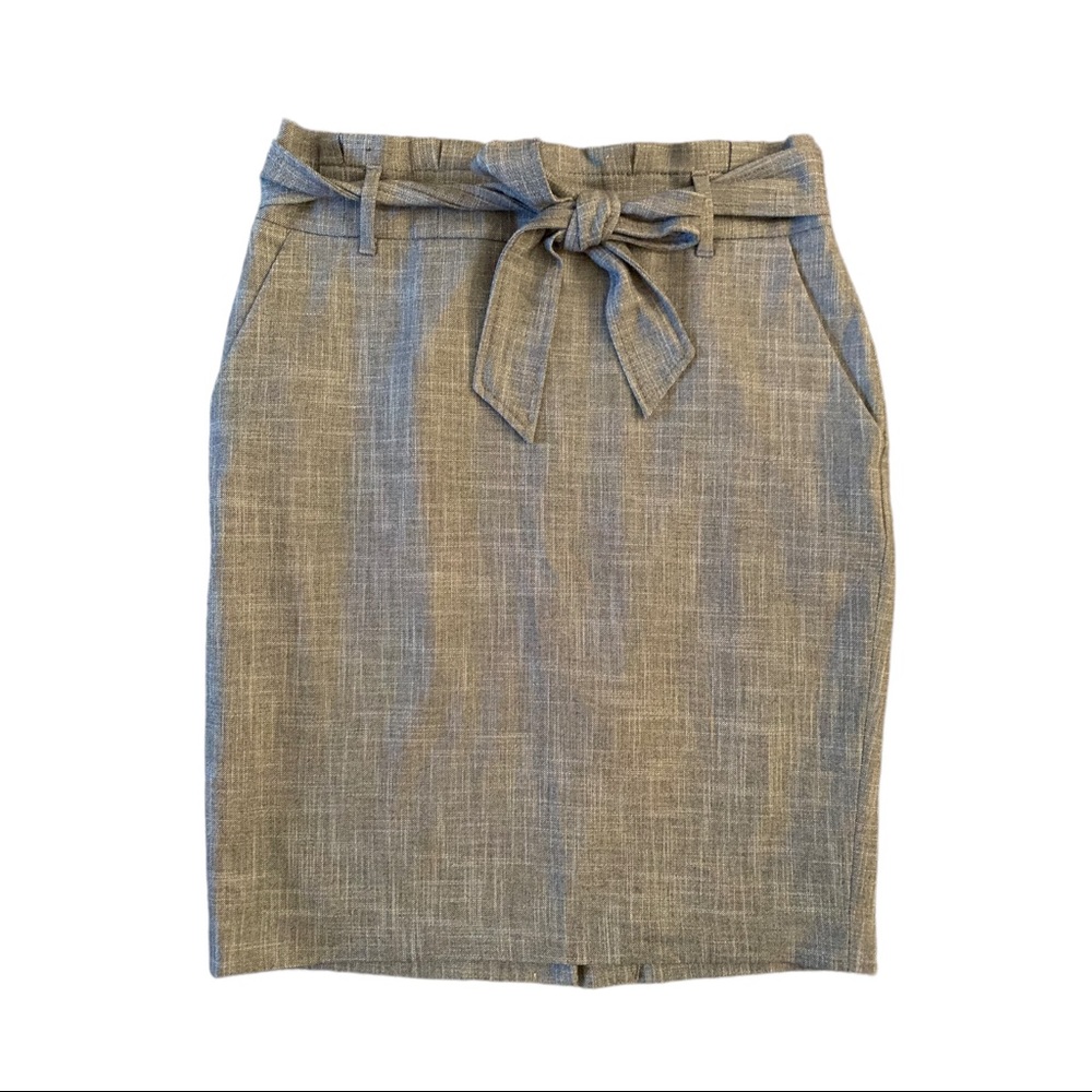 Paper waist pencil skirt with belt in grey, black, and white Ann Taylor size 8P